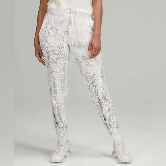 Lululemon Warm Down Jogger *7/8 Length Thread Dye White Black Women’s Size 2 - Picture 1 of 6